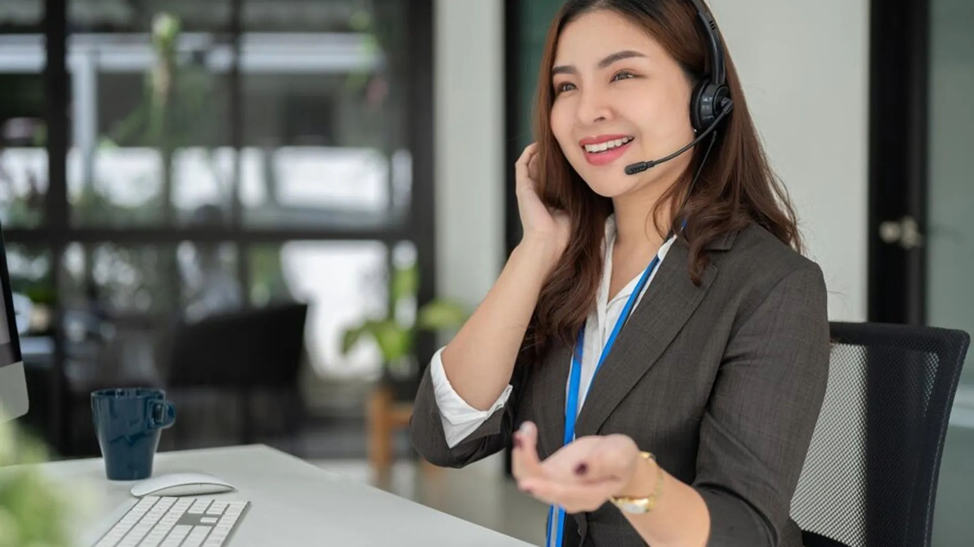 Hình ảnh trung tâm hỗ trợ okfun với nhân viên thân thiện