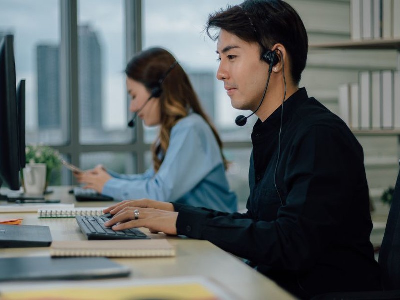 Đội ngũ hỗ trợ khách hàng okfun sẵn sàng giúp đỡ