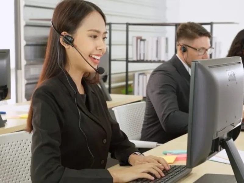 Đội ngũ hỗ trợ khách hàng 24/7 của okfun